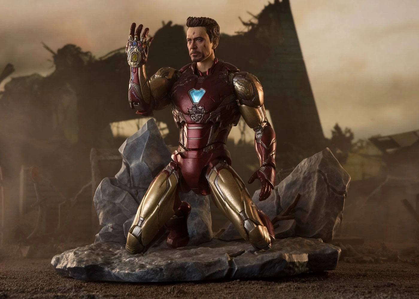 S.H FIGUARTS AVENGERS ENDGAME IRON MAN MK-85 (I AM IRON MAN EDITION) – 16 CM 8 S.H FIGUARTS AVENGERS ENDGAME IRON MAN MK-85 (I AM IRON MAN EDITION) – 16 CM - Image 6