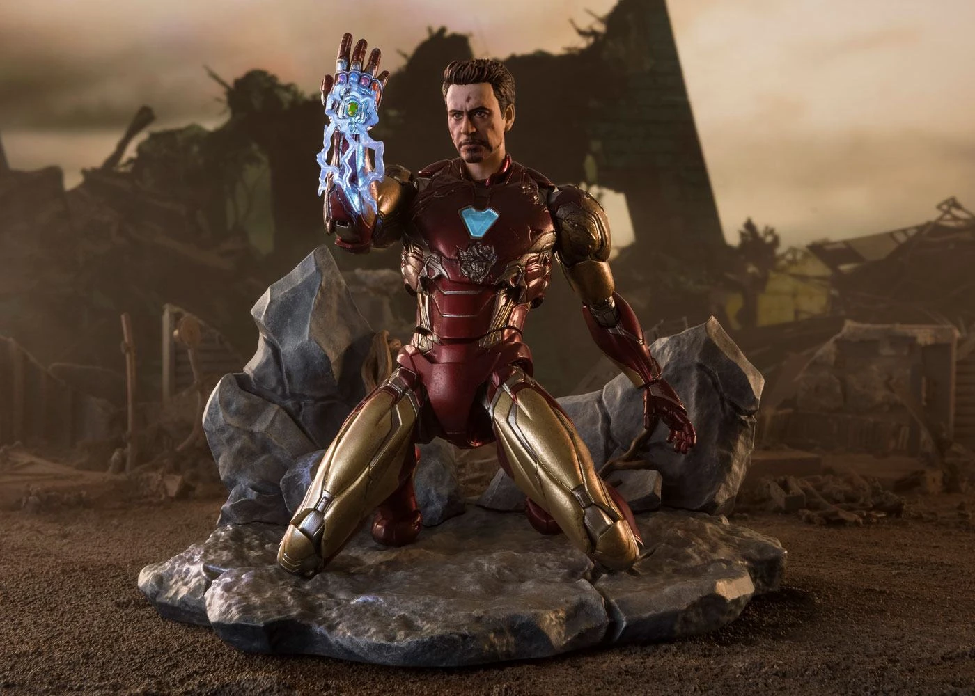 S.H FIGUARTS AVENGERS ENDGAME IRON MAN MK-85 (I AM IRON MAN EDITION) – 16 CM 3 S.H FIGUARTS AVENGERS ENDGAME IRON MAN MK-85 (I AM IRON MAN EDITION) – 16 CM