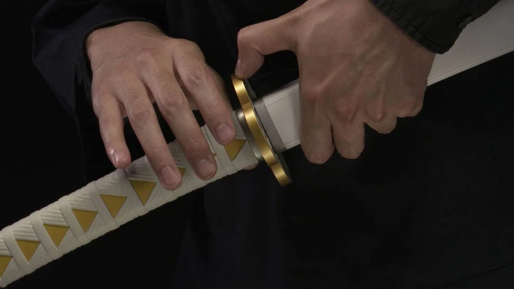 BANDAI DEMON SLAYER PROPLICA ESPADA NICHIRIN ZENITSU AGATSUMA – 88 CM 10 BANDAI DEMON SLAYER PROPLICA ESPADA NICHIRIN ZENITSU AGATSUMA – 88 CM - Image 8